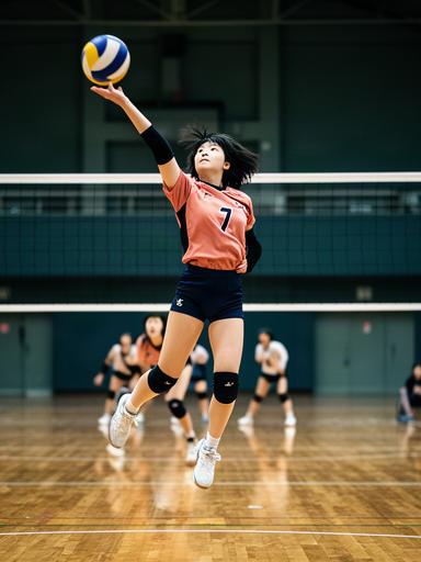 松阪の体育館でスパイクを打つ女子バレーボール選手